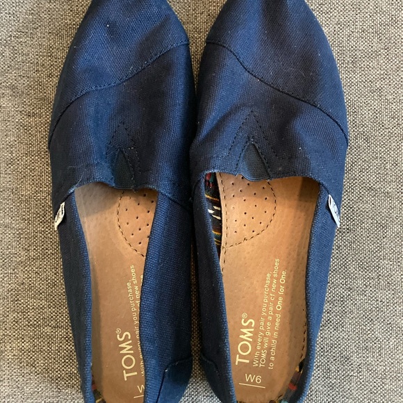 Toms Shoes - TOMS women’s size 6